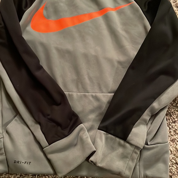 Nike youth medium Dri-Fit hoodie - Picture 3 of 4